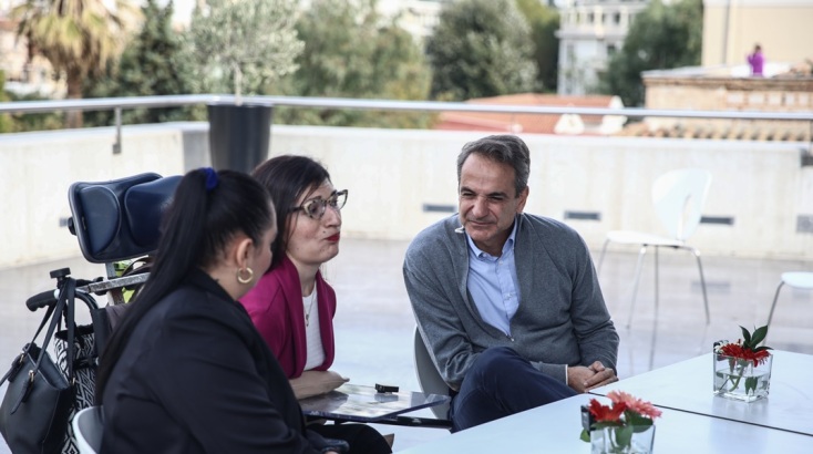 Ο Κυριάκος Μητσοτάκης συναντήθηκε με ωφελούμενη του Προσωπικού Βοηθού