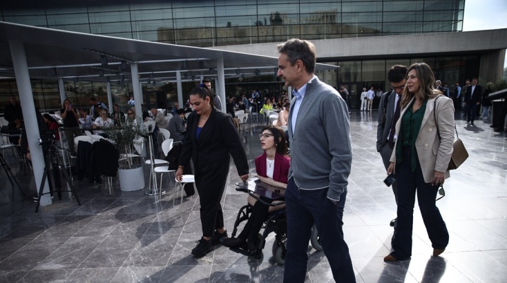 Ο Κυριάκος Μητσοτάκης συναντήθηκε με ωφελούμενη του Προσωπικού Βοηθού