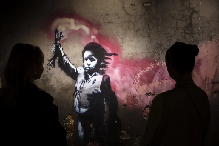 Banksy: Είχε αποκαλύψει το πραγματικό όνομά του σε συνέντευξη στο BBC το 2003 - Πλήθος εικασιών στο πέρασμα του χρόνου για την ταυτότητα του street artist.