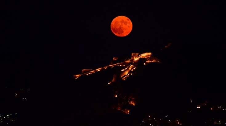 Ορατό απόψε το «Φεγγάρι του Κάστορα» - Θα αποκτήσει έντονο πορτοκαλί χρώμα