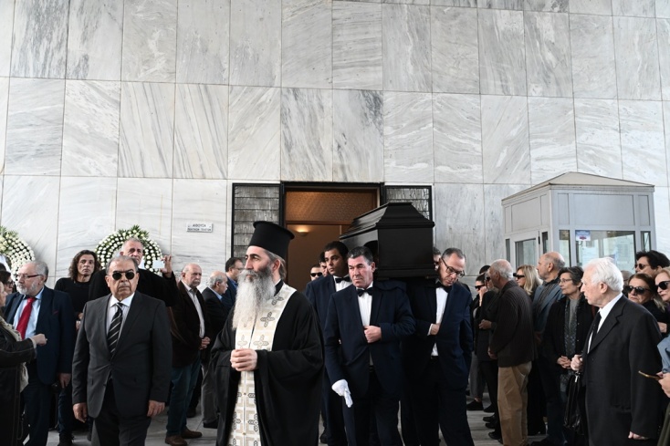 Στιγμιότυπο από την κηδεία του Βασίλη Βασιλικού