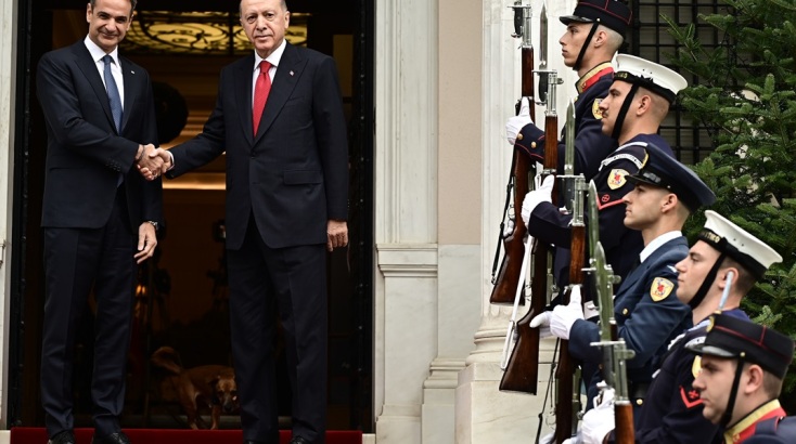 Ερντογάν στο Μαξίμου: Τον υποδέχθηκε και ο Peanut © ΤΑΤΙΑΝΑ ΜΠΟΛΑΡΗ/EUROKINISSI