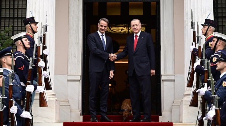 Ερντογάν στο Μαξίμου: Τον υποδέχθηκε και ο Peanut © ΤΑΤΙΑΝΑ ΜΠΟΛΑΡΗ/EUROKINISSI