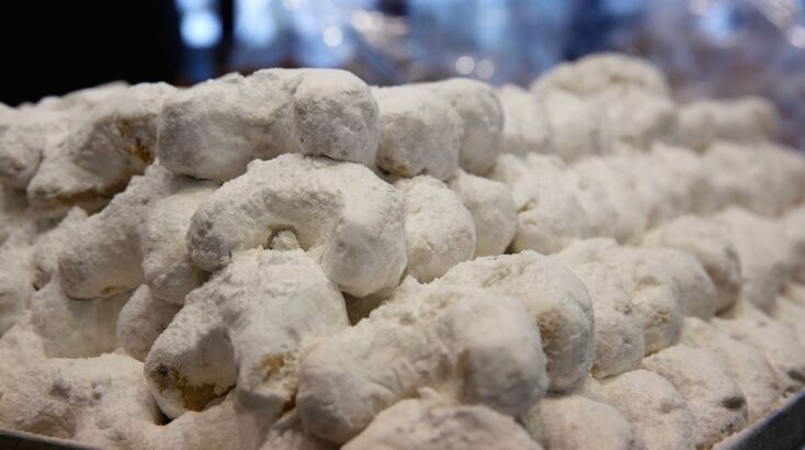 Οι κουραμπιέδες έχουν την τιμητική τους αυτές τις ημέρες