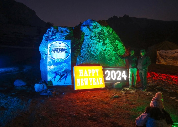 Ο πλανήτης υποδέχεται το 2024 - Εντυπωσιακές εικόνες από την Ασία