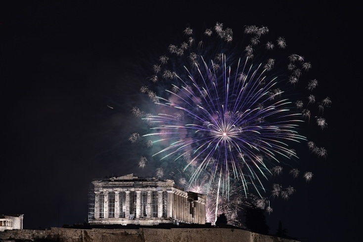 Η Αθήνα καλωσόρισε το 2024 με μια μεγάλη γιορτή παρέα με τον Νίκο Πορτοκάλογλου και τη Μαρίνα Σάττι