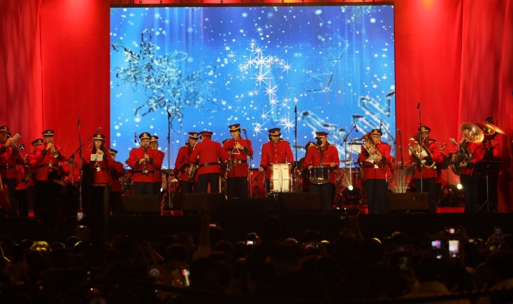 Η Αθήνα καλωσόρισε το 2024 με μια μεγάλη γιορτή παρέα με τον Νίκο Πορτοκάλογλου και τη Μαρίνα Σάττι