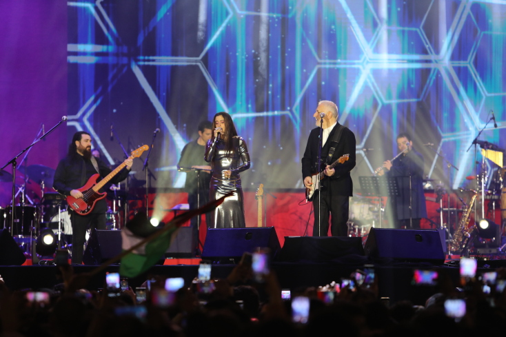 Η Αθήνα καλωσόρισε το 2024 με μια μεγάλη γιορτή παρέα με τον Νίκο Πορτοκάλογλου και τη Μαρίνα Σάττι