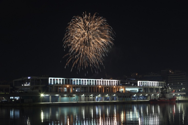 Η Αθήνα καλωσόρισε το 2024 με μια μεγάλη γιορτή παρέα με τον Νίκο Πορτοκάλογλου και τη Μαρίνα Σάττι