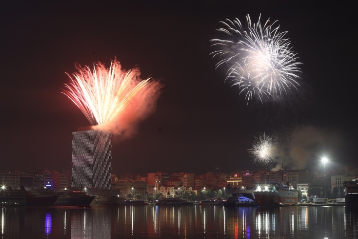 Η Αθήνα καλωσόρισε το 2024 με μια μεγάλη γιορτή παρέα με τον Νίκο Πορτοκάλογλου και τη Μαρίνα Σάττι