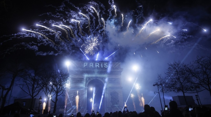 Αλλαγή του χρόνου στη Γαλλία © EPA/YOAN VALAT