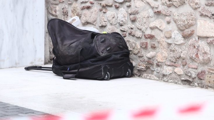 Λήξη συναγερμού για την βαλίτσα στη Μητροπόλεως - Είχε μόνο ρούχα
