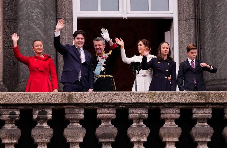 Δανία: Το πρώτο φιλί του βασιλικού ζευγαριού (βίντεο)