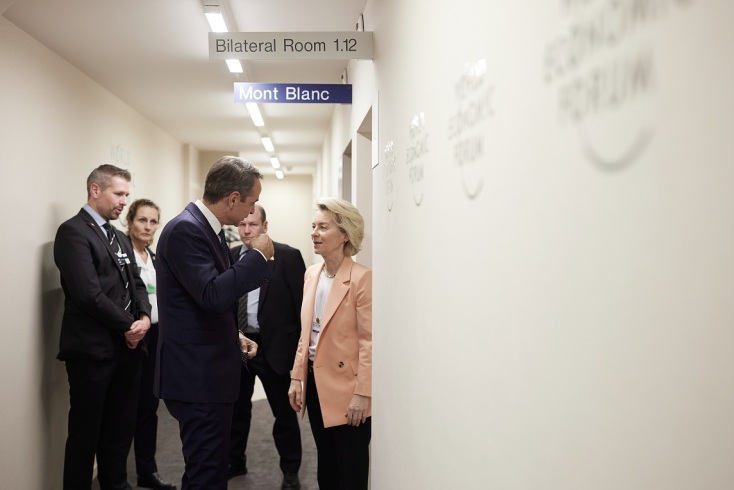 Συνάντηση του Κυριάκου Μητσοτάκη με την Ούρσουλα φον ντερ Λάιεν στο Νταβός 