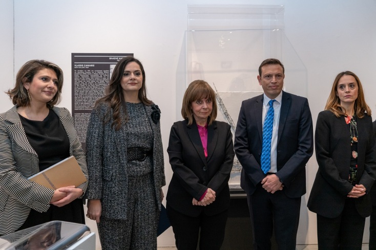 Η Κατερίνα Σακελλαροπούλου εγκαινίασε την έκθεση «Όλοι Εδώ - 50 Χρόνια Δημοκρατία» 