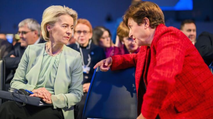 H Ούρσουλα φον ντερ Λάιεν με την επικεφαλής του ΔΝΤ Κρισταλίνα Γκεοργκίεβα