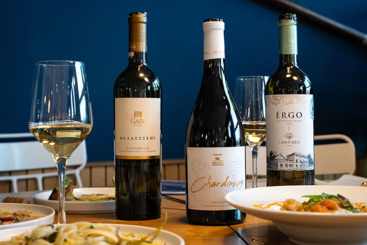 Ο Αντώνης Παττακός ομορφαίνει με κρασιά και αρώματα της Νότιας Ελλάδας τα τσιμπούσια του Βορρά 