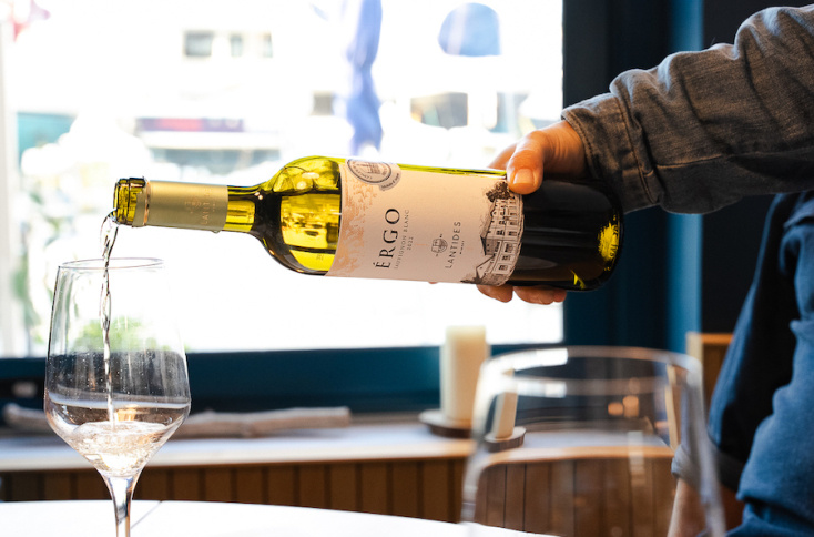 Ο Αντώνης Παττακός ομορφαίνει με κρασιά και αρώματα της Νότιας Ελλάδας τα τσιμπούσια του Βορρά 