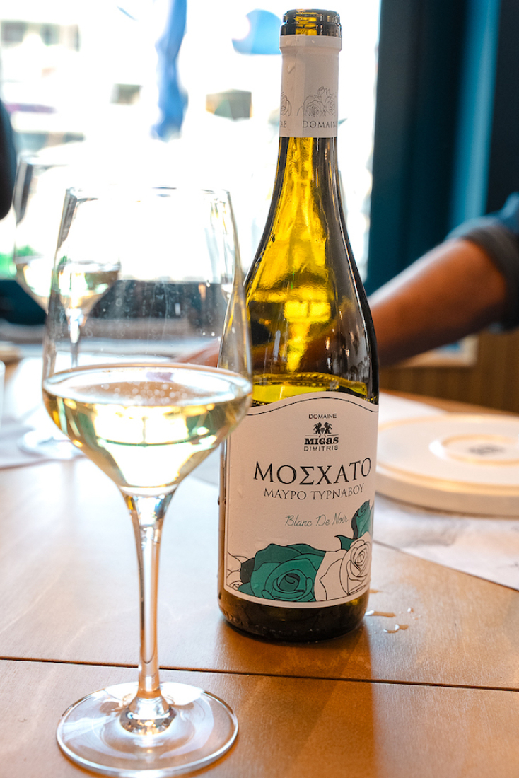 Ο Αντώνης Παττακός ομορφαίνει με κρασιά και αρώματα της Νότιας Ελλάδας τα τσιμπούσια του Βορρά 