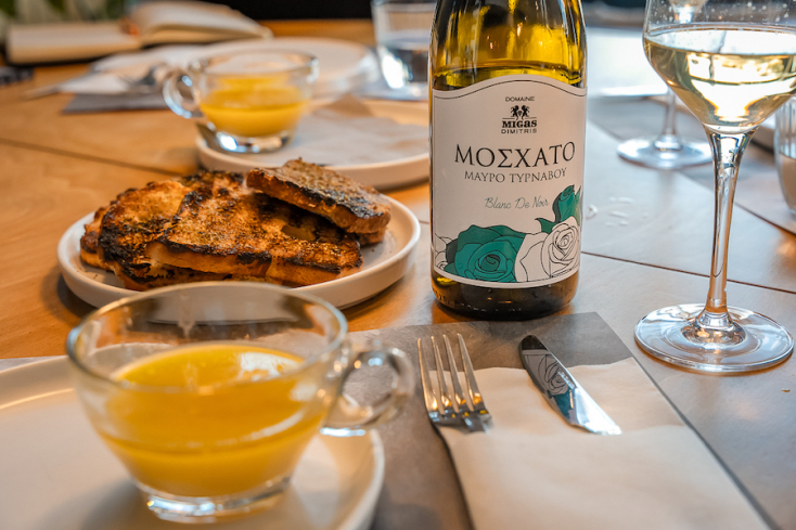 Ο Αντώνης Παττακός ομορφαίνει με κρασιά και αρώματα της Νότιας Ελλάδας τα τσιμπούσια του Βορρά 