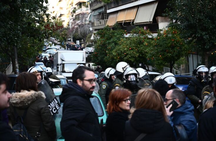 ΕΞΩΣΗ ΣΤΗΝ ΣΥΝΤΑΞΙΟΥΧΟ ΔΗΜΟΣΙΟΓΡΑΦΟ ΙΩΑΝΝΑ ΚΟΛΟΒΟΥ ΠΟΥ ΕΧΑΣΕ ΤΟ ΣΠΙΤΙ ΣΕ ΠΛΕΙΣΤΗΡΙΑΣΜΟ (ΚΩΣΤΑΣ ΤΖΟΥΜΑΣ/EUROKINISSI)