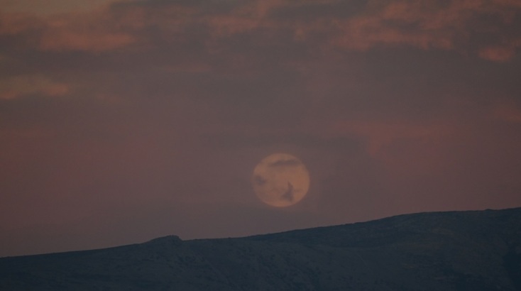 Εντυπωσιακές φωτογραφίες από την πρώτη πανσέληνο του 2024