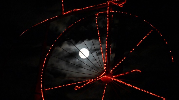 Εντυπωσιακές φωτογραφίες από την πρώτη πανσέληνο του 2024