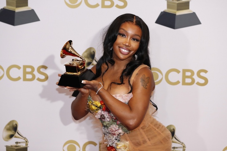 Grammy 2024: Τι πρέπει να γνωρίζετε για την φετινή απονομή των μουσικών βραβείων