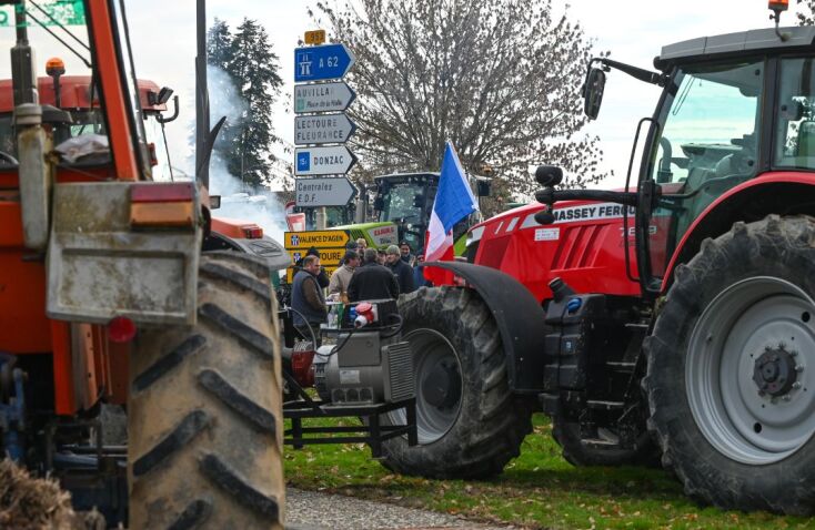 Τρακτέρ στο Βερολίνο και το Παρίσι - Φουντώνουν οι κινητοποιήσεις σε Γερμανία και Γαλλία 