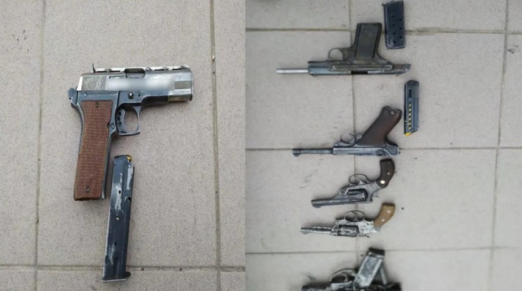 Προφυλακιστέα η 57χρονη για το «οπλοστάσιο» που έκρυβε στην οικία της  