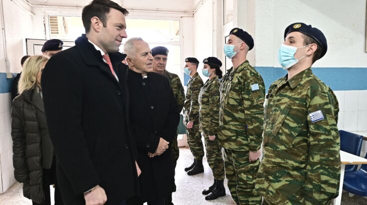 Επίσκεψη Κασσελάκη στο Κέντρο Εκπαίδευσης Πυροβολικού στη Θήβα 