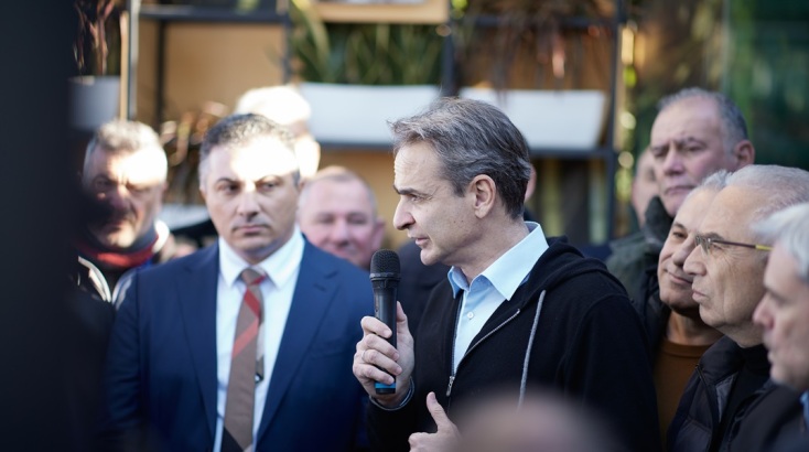 «Μπλόκο» αγροτών στην Εθνική Οδό Αθηνών-Λαμίας στο ύψος της Αταλάντης - Συναντήθηκε με αγρότες στη Βόνιτσα ο πρωθυπουργός 