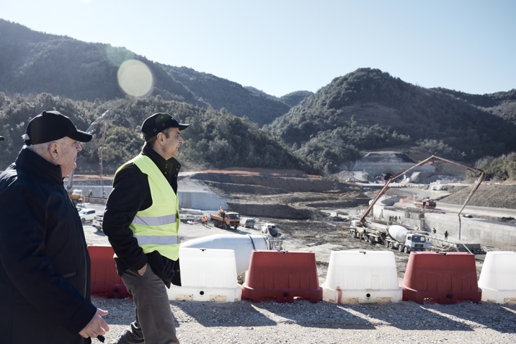 Ο Κυριάκος Μητσοτάκης βρέθηκε στο εργοτάξιο της μονάδας αντλησιοταμίευσης Αμφιλοχίας