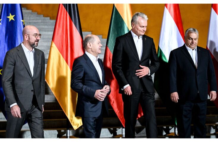 EE: «Κλάδος ελαίας» στον Όρμπαν για να ξεκλειδώσει τη βοήθεια προς την Ουκρανία