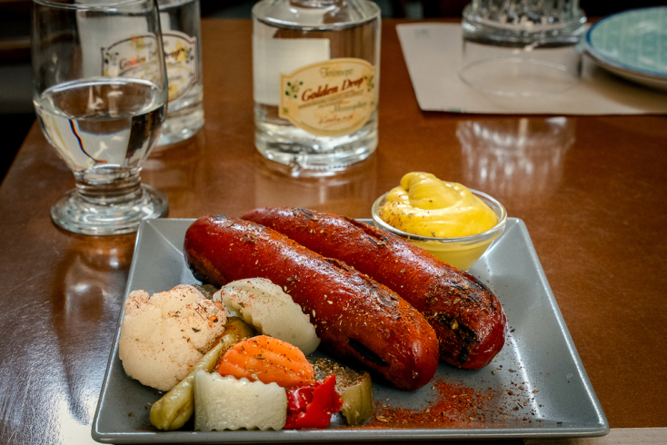 Δεσποινίς Μαργαρίτα: Το αγαπησιάρικο εστιατόριο που σε στέλνει στη Μάνη μάνι μάνι!