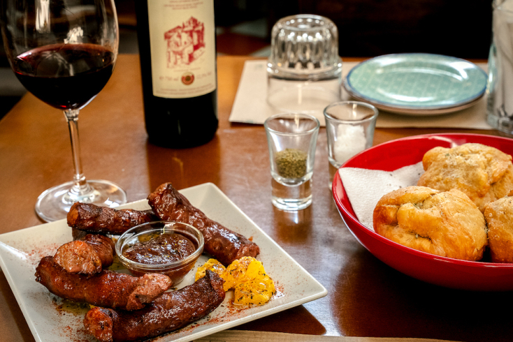 Δεσποινίς Μαργαρίτα: Το αγαπησιάρικο εστιατόριο που σε στέλνει στη Μάνη μάνι μάνι!