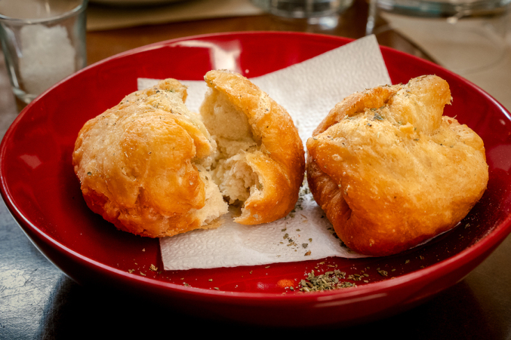 Δεσποινίς Μαργαρίτα: Το αγαπησιάρικο εστιατόριο που σε στέλνει στη Μάνη μάνι μάνι!