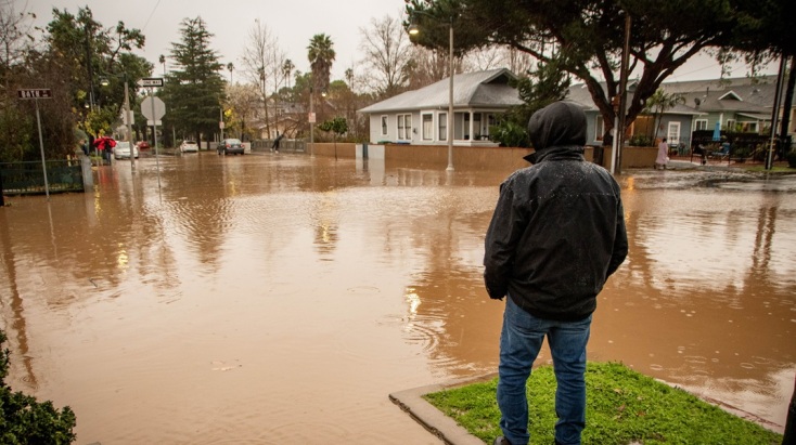 Σφοδρή κακοκαιρία σαρώνει την Καλιφόρνια: Έντονες βροχοπτώσεις, ανεμοθύελλες και πλημμύρες