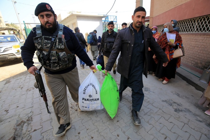 Πακιστάν: Τουλάχιστον 24 νεκροί από εκρήξεις στα γραφεία υποψηφίων πριν τις εκλογές 