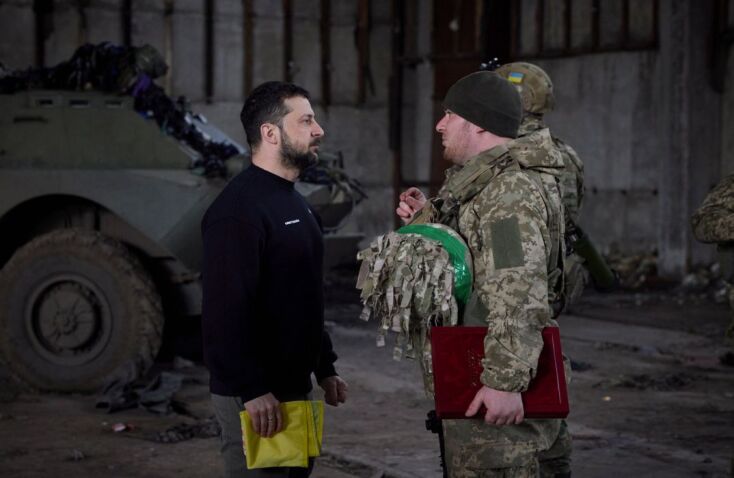 Ελπίζοντας σε restart, o Ζελένσκι απέπεμψε τον «σιδερένιο» αρχιστράτηγο 
