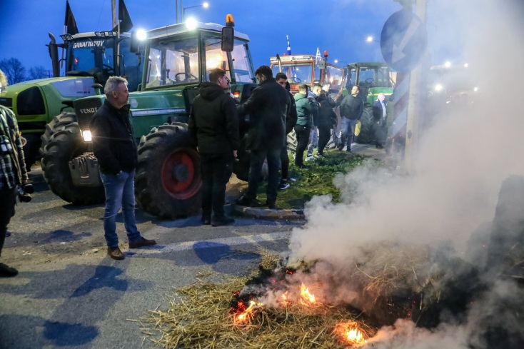 Στο κέντρο της Λάρισας και της Καρδίτσας τα τρακτέρ - Σκοπεύουν να διανυκτερεύσουν