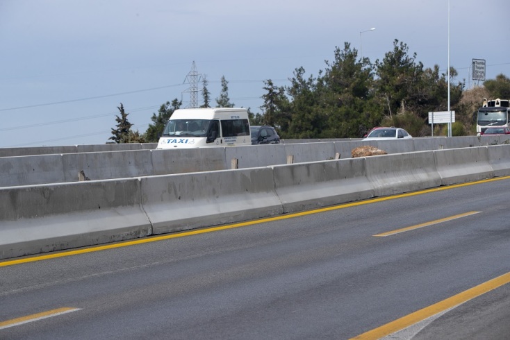 Τα μεταλλικά στηθαία δεν προσφέρουν ασφάλεια στα ηλεκτρικά αυτοκίνητα, σύμφωνα με έρευνα	