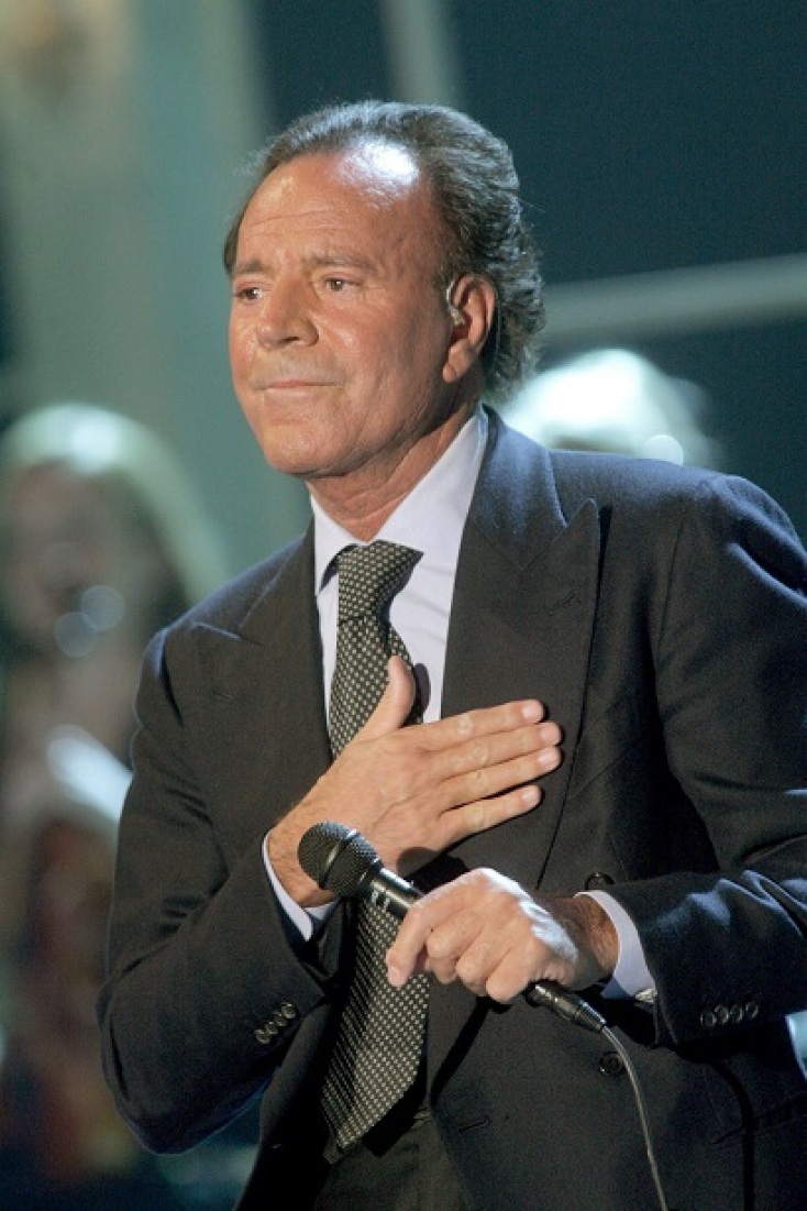 Νέα σειρά για τη ζωή του Χούλιο Ιγκλέσιας ετοιμάζει το Netflix