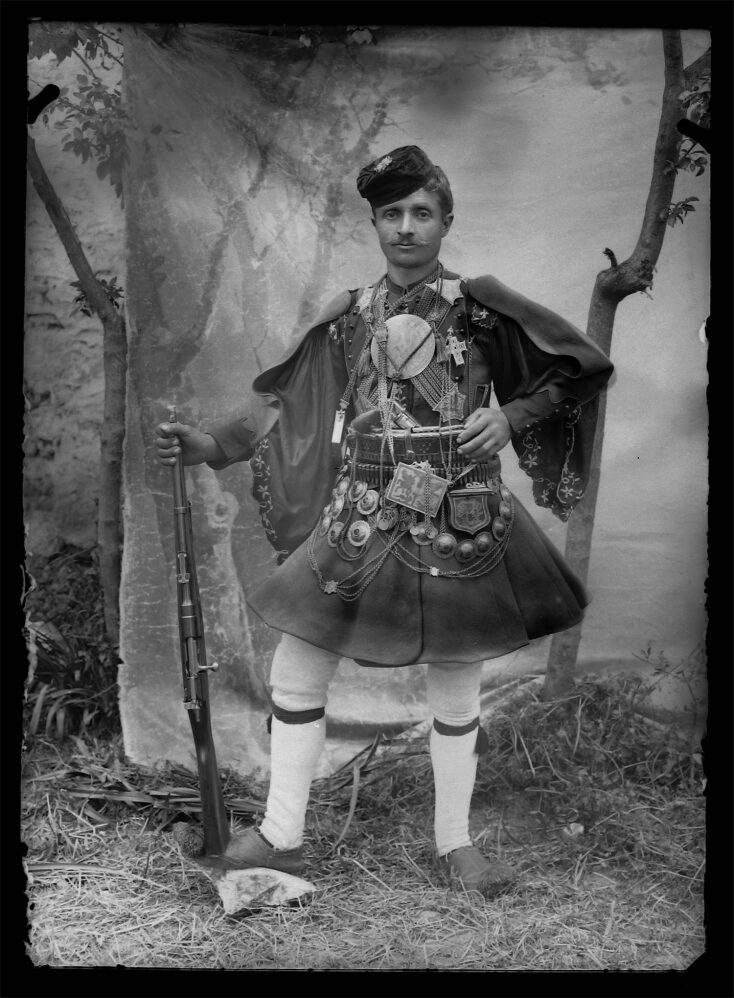 Lot341, Παπάζογλου Λεωνίδας, Ενότητα 2528 γυάλινων αρνητικών από την περίοδο του Μακ. Αγώνα (1900-1918)