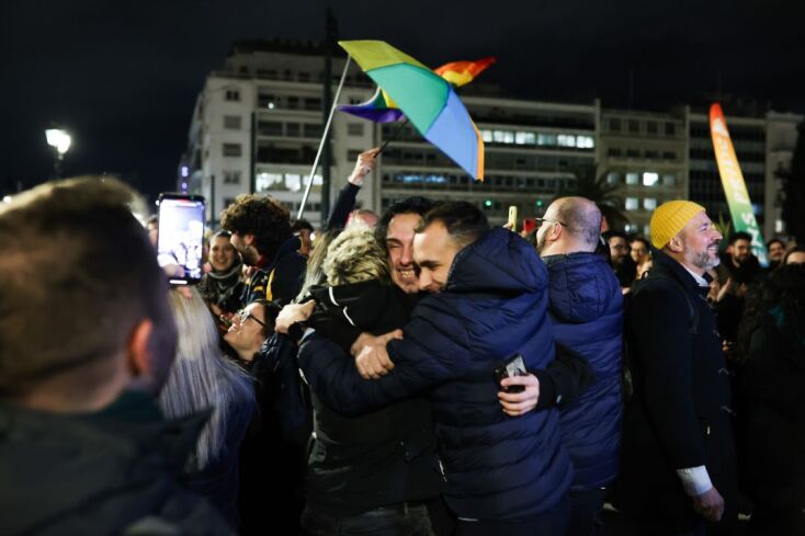 Γιορτή για την ιστορική στιγμή της θεσμοθέτησης του γάμου ομόφυλων