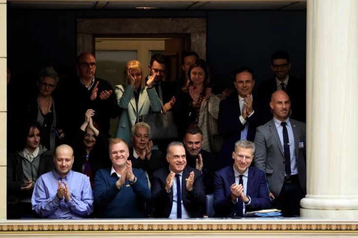 Πανηγυρικό κλίμα στα θεωρεία για το αποτέλεσμα 