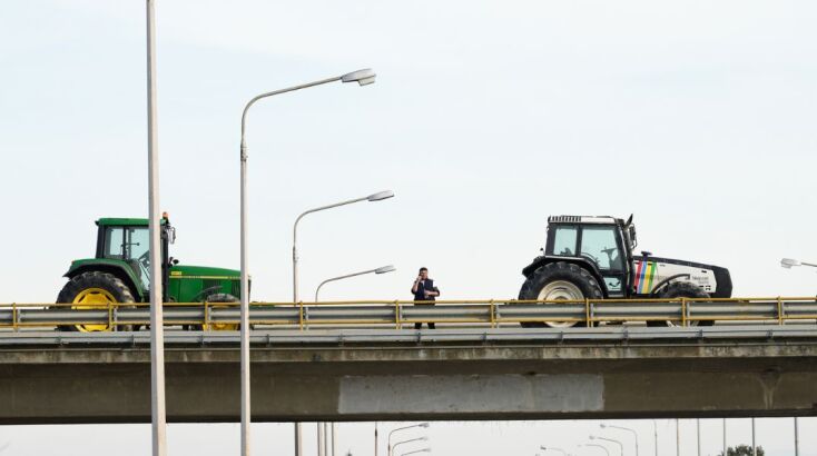 Οι αγρότες κατεβαίνουν με τα τρακτέρ στην Αθήνα 