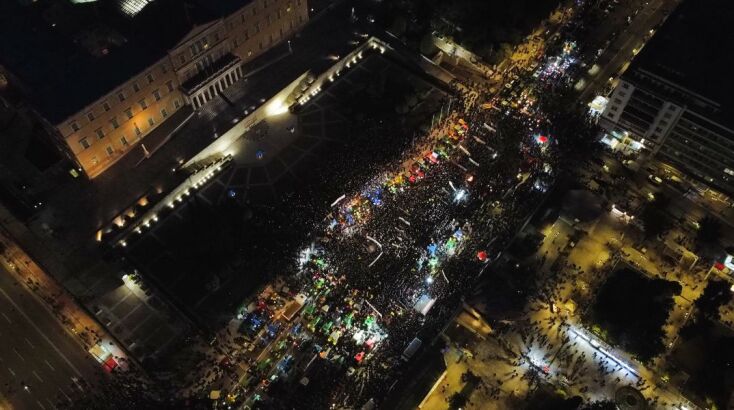 Διανυκτερεύουν στο Σύνταγμα oι αγρότες μετά το τέλος του συλλαλητηρίου