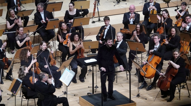Ο Διονύσης Γραμμένος διευθύνει τη Φιλαρμονική του Λονδίνου