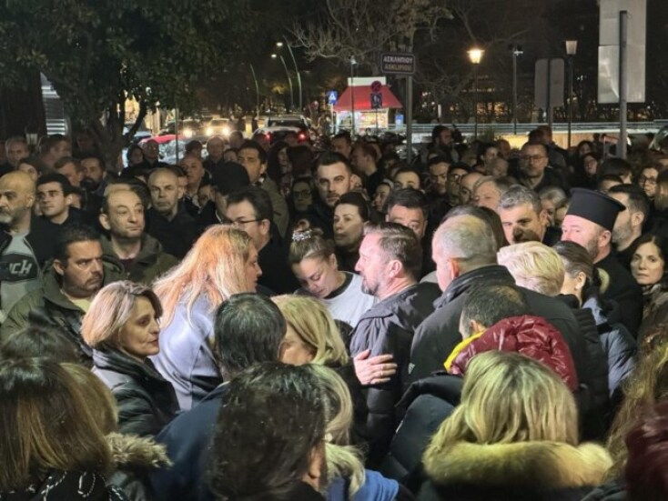 Τέμπη: Τίμησαν τις δίδυμες και την ξαδέλφη τους